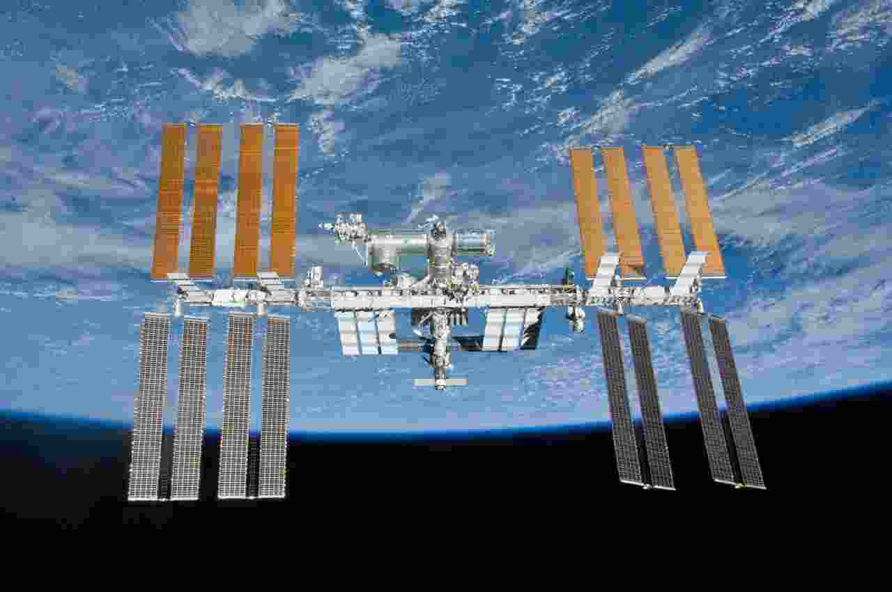 Space Station Shut-Eye: New LED Lights May Help Astronauts (and You) Sleep  Better